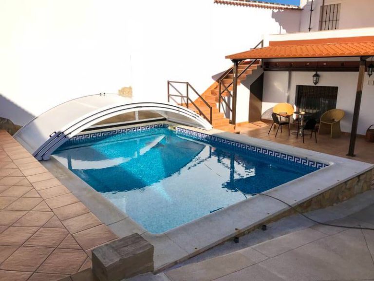 Cubierta baja para piscina en Huelva