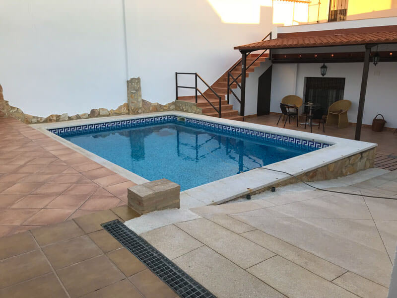 piscina-para-la-instalación-cubierta-de-piscina-baja-en-Huelva