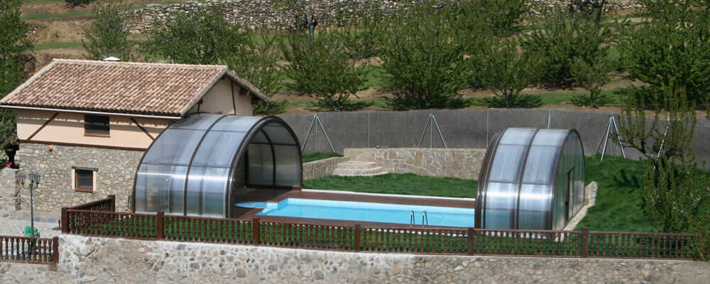 Cubierta Milos: Cubierta para piscina alta y telescópica en Cáceres exterior abierta