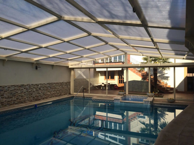 Cubierta Personalizada: Cubierta para piscina alta y telescópica con techo móvil en Valladolid interior