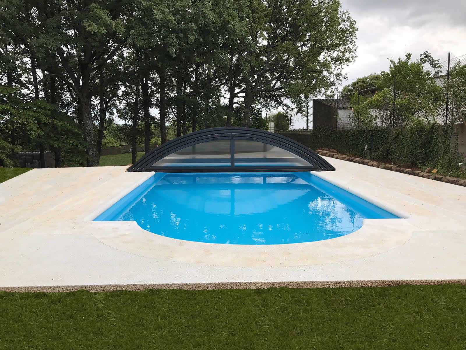 Cubierta Teide: Cerramiento bajo y telescópico para piscina en León