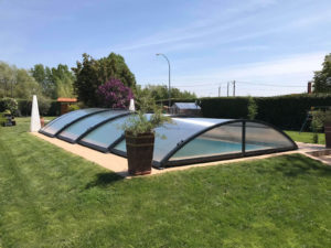 Cubierta Teide: Cerramiento telescópico y bajo para piscina en Logroño exterior