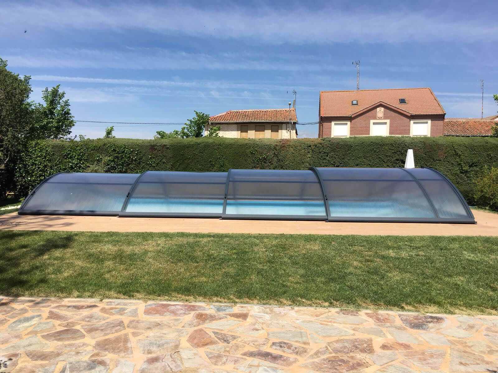 Cubierta Teide: Cerramiento telescópico y bajo para piscina en Logroño exterior lateral