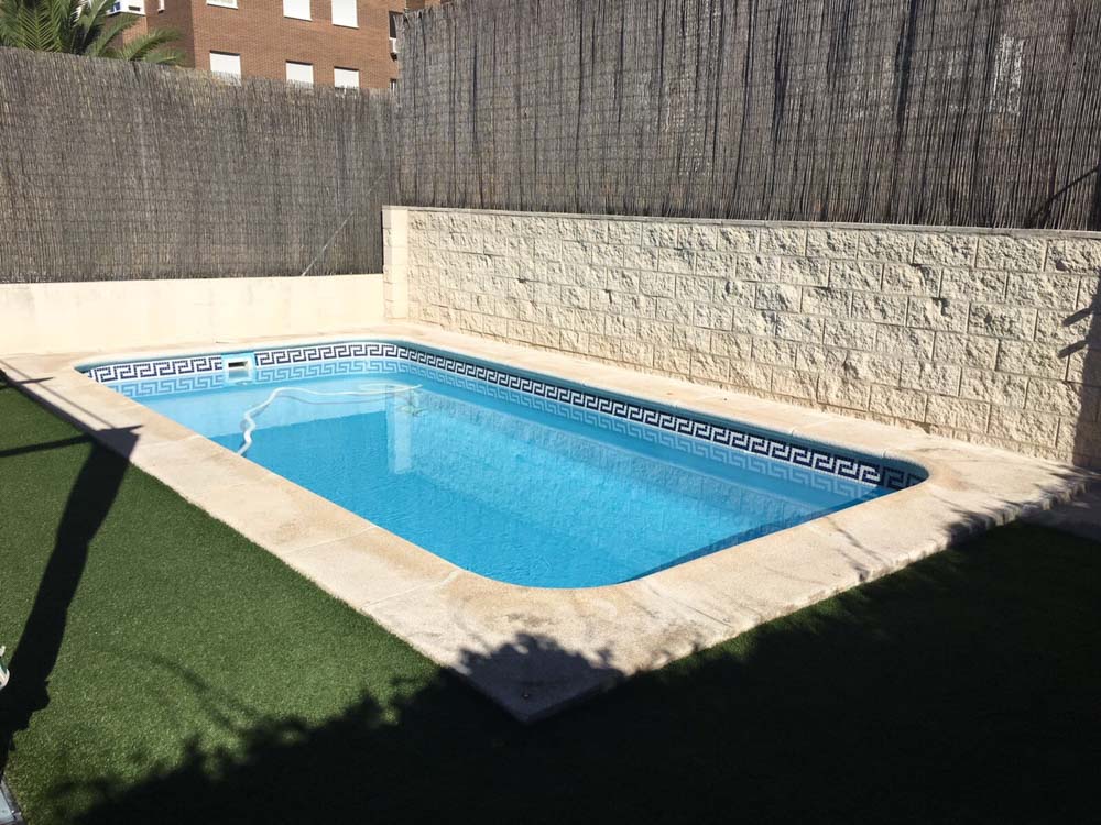 Cubierta Teide: Cubierta de policarbonato para piscina baja y telescópica en Madrid sierra antes