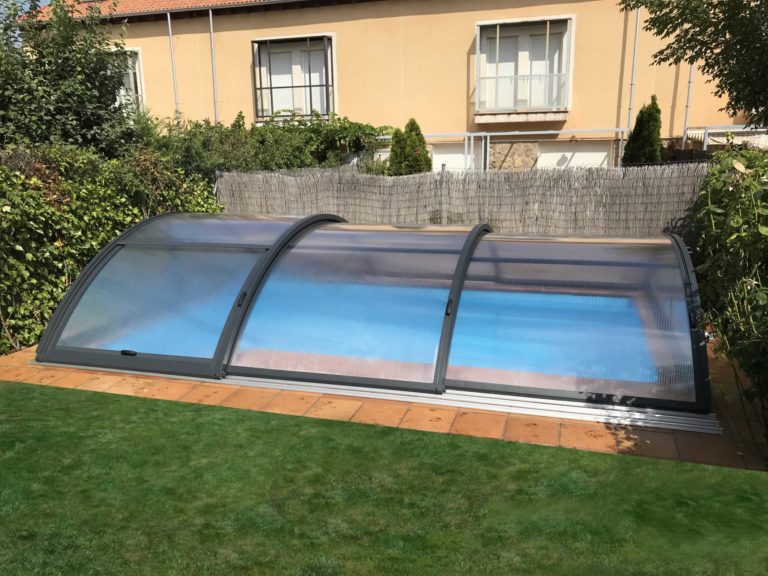 Cubierta Teide con carriles: Cerramientos de policarbonato alto y fijo para piscina en Segovia exterior