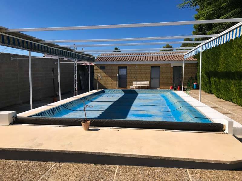 Instalación de cubierta baja de piscina en Sevilla