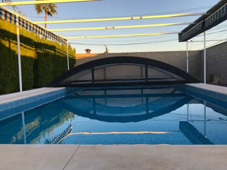 Instalación de cubierta baja de piscina en Sevilla