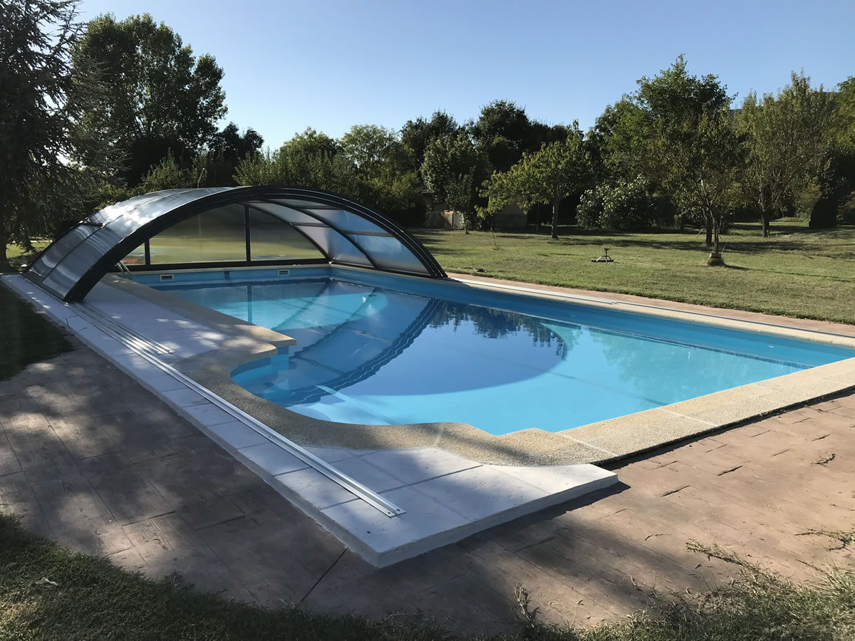 Instalación de Cubierta Teide Plus para piscina en Vitoria abierta
