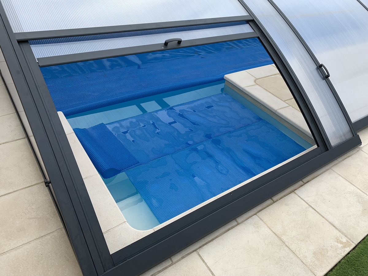 Instalación de cubierta baja para piscina en Santander interior