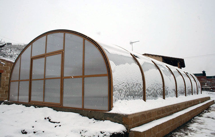 ¿Cómo puedes proteger tu piscina de las heladas en inverno?