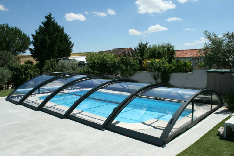 Cubierta Teide: Piscina con cerramiento bajo y telescópico en Madrid exterior