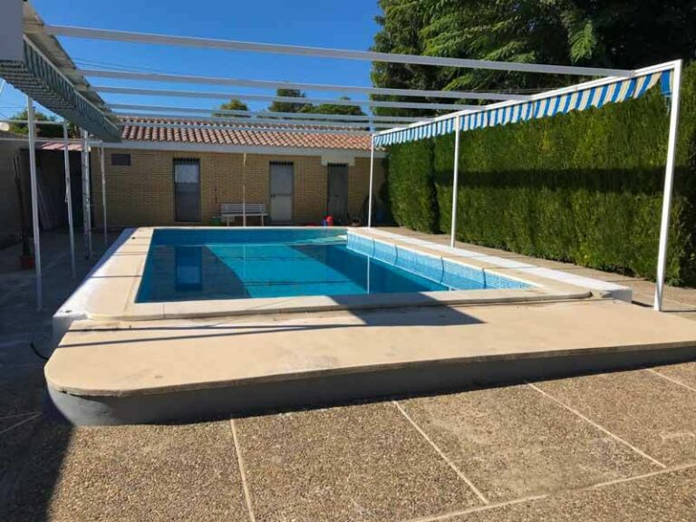 Instalación de cubierta baja de piscina en Sevilla