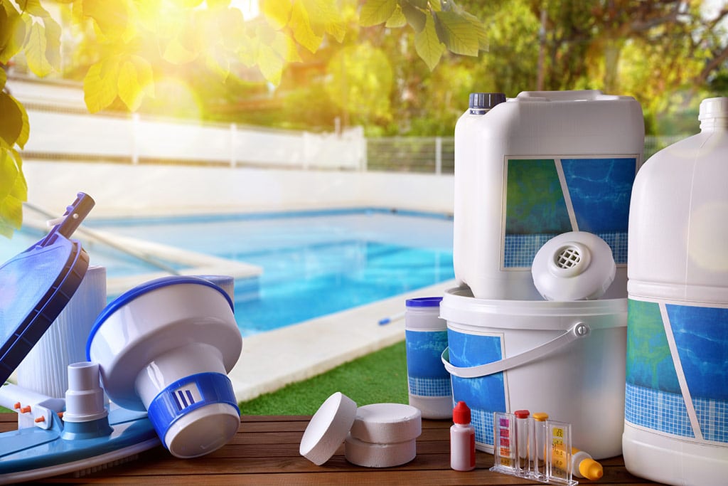 Productos químicos para cerrar la piscina