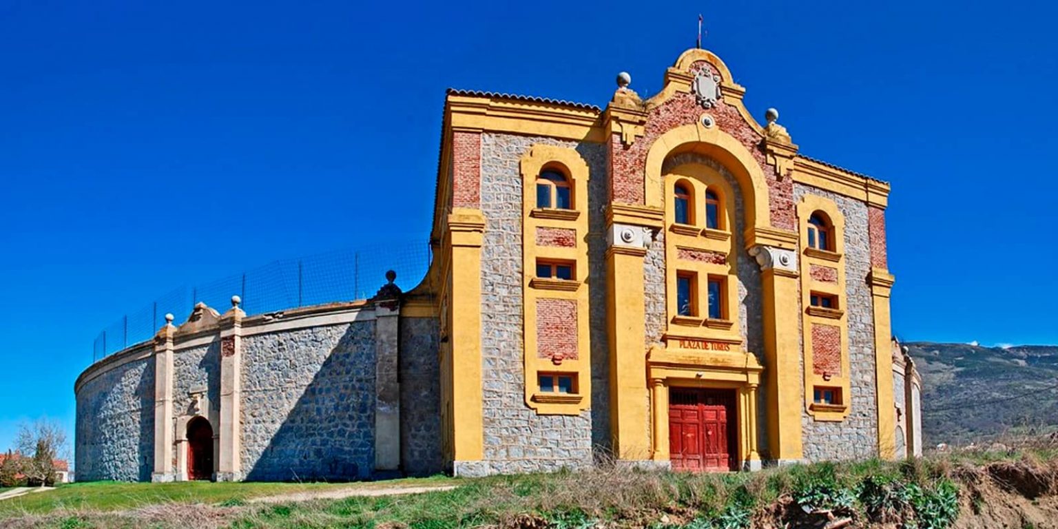 plaza de toros de piedrahita 1536x768 1